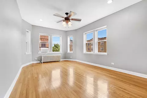 Living - 58 Forest Ave #2S, Riverside, IL 60546 photo 1 of 3
