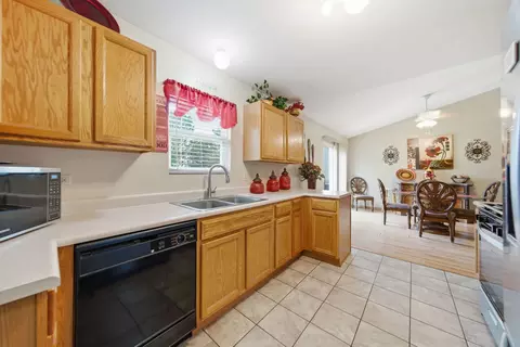 Kitchen - 1611 Lake Pointe Ct, Plainfield, IL 60586 photo 2 of 2