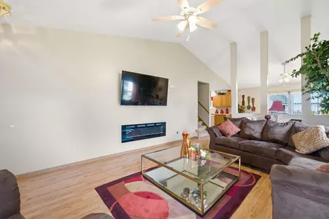 Living - 1611 Lake Pointe Ct, Plainfield, IL 60586 photo 2 of 4
