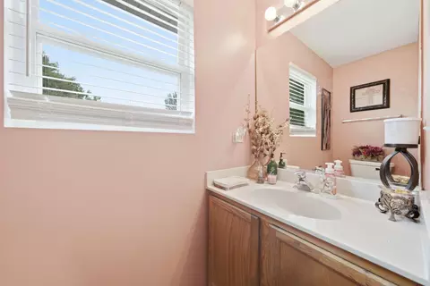 Bath - 1611 Lake Pointe Ct, Plainfield, IL 60586 photo 1 of 2