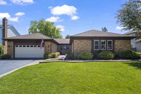 4017 N Walnut Ave, Arlington Heights, IL 60004