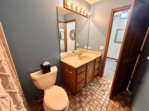 Bath - 1914 Howard St, Wheaton, IL 60187 photo 2 of 3