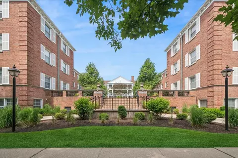 2246 Sherman Ave #1, Evanston, IL 60201