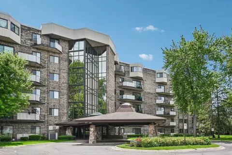 1275 E Baldwin Ln #104, Palatine, IL 60074