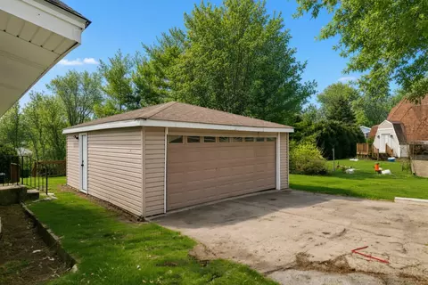 Exterior - 6305 Robert Rd, Cary, IL 60013 photo 4 of 4