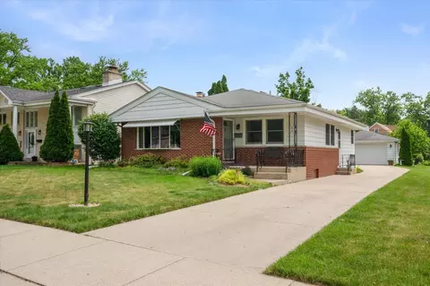 551 S Poplar Ave, Elmhurst, IL 60126