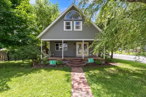 631 2nd St, Buffalo, IA 52728