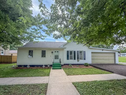 305 N William St, Farmer City, IL 61842