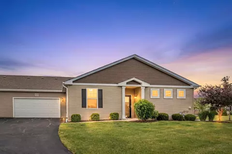 1116 Crestview Ln, Pingree Grove, IL 60140