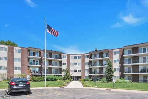5540 Walnut Ave #33A, Downers Grove, IL 60515
