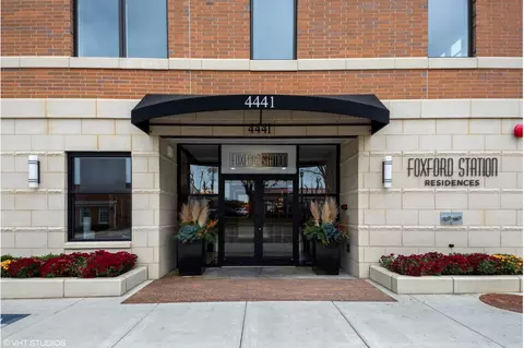 4441 Wolf Rd #206, Western Springs, IL 60558