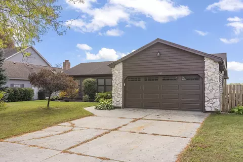 Exterior - 1965 Royal Blvd, Elgin, IL 60123 photo 6 of 10
