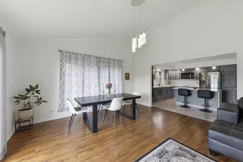 Dining - 1965 Royal Blvd, Elgin, IL 60123 photo 2 of 2