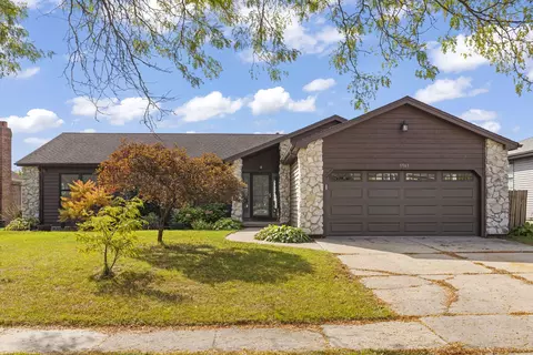 Exterior - 1965 Royal Blvd, Elgin, IL 60123 photo 5 of 10