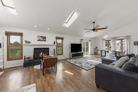 Living - 1965 Royal Blvd, Elgin, IL 60123 photo 1 of 2