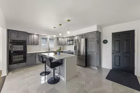 Kitchen - 1965 Royal Blvd, Elgin, IL 60123 photo 3 of 3
