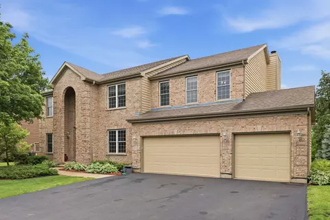 524 Camargo Club Dr, Lake In The Hills, IL 60156