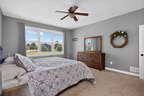 Bedroom - 2199 E Lomar St, Eldridge, IA 52748 photo 3 of 9