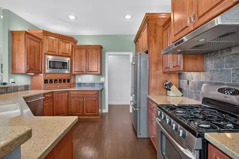 Kitchen - 2199 E Lomar St, Eldridge, IA 52748 photo 4 of 4