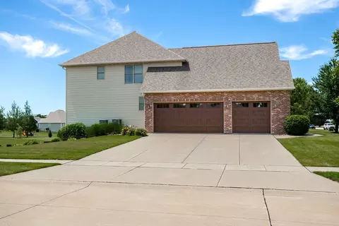 Exterior - 2199 E Lomar St, Eldridge, IA 52748 photo 9 of 13