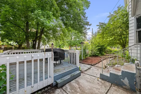 Exterior - 1004 13th Ave, Moline, IL 61265 photo 5 of 8