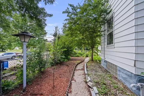 Exterior - 1004 13th Ave, Moline, IL 61265 photo 7 of 8
