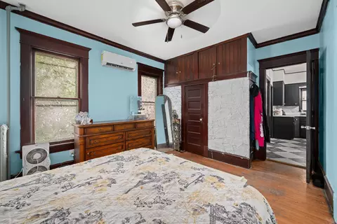 Bedroom - 1004 13th Ave, Moline, IL 61265 photo 2 of 7