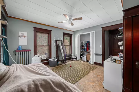 Bedroom - 1004 13th Ave, Moline, IL 61265 photo 6 of 7