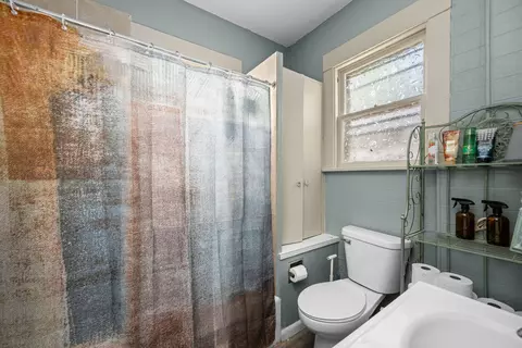 Bath - 1004 13th Ave, Moline, IL 61265 photo 2 of 3