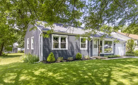 Exterior - 610 S 2nd St, West Dundee, IL 60118 photo 2 of 11