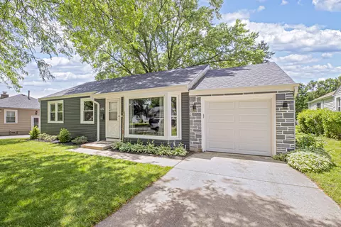 610 S 2nd St, West Dundee, IL 60118