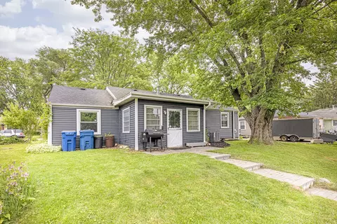Exterior - 610 S 2nd St, West Dundee, IL 60118 photo 8 of 11