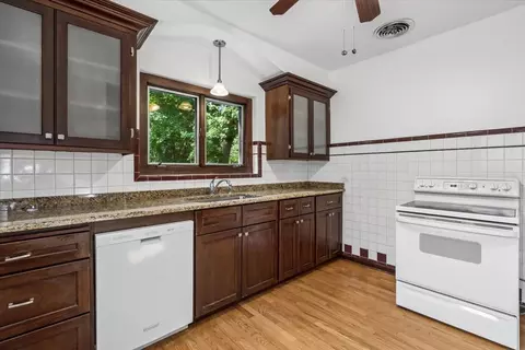 Kitchen - 461 Uvedale Rd, Riverside, IL 60546 photo 2 of 2