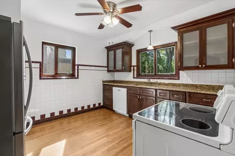 Kitchen - 461 Uvedale Rd, Riverside, IL 60546 photo 1 of 2