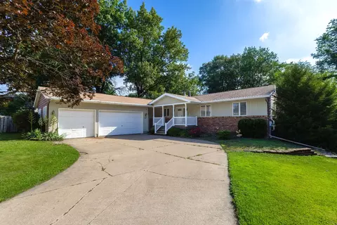 529 48th Ave, East Moline, IL 61244
