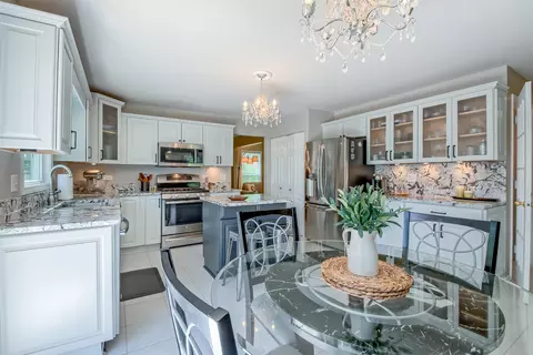 Kitchen - 1337 Saddlebrook Rd, Bartlett, IL 60103 photo 2 of 4