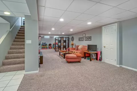 Entry Way - 1337 Saddlebrook Rd, Bartlett, IL 60103 photo 5 of 5