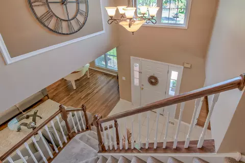 Entry Way - 1337 Saddlebrook Rd, Bartlett, IL 60103 photo 3 of 5