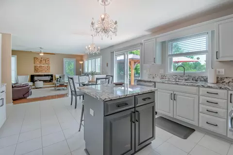 Kitchen - 1337 Saddlebrook Rd, Bartlett, IL 60103 photo 3 of 4