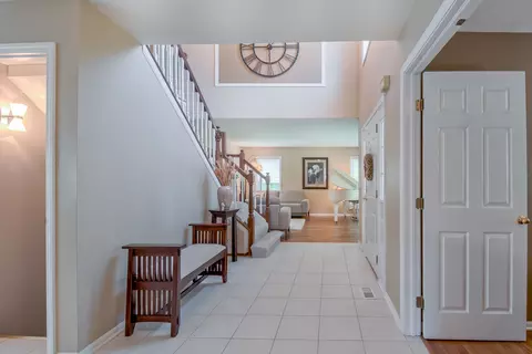Entry Way - 1337 Saddlebrook Rd, Bartlett, IL 60103 photo 2 of 5