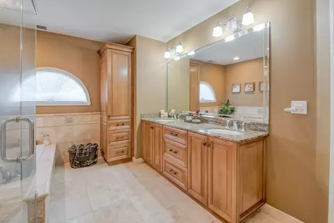 Bath - 1337 Saddlebrook Rd, Bartlett, IL 60103 photo 3 of 4