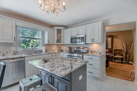 Kitchen - 1337 Saddlebrook Rd, Bartlett, IL 60103 photo 4 of 4