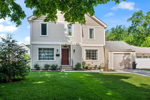 934 N Vail Ave, Arlington Heights, IL 60004