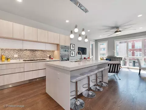 1428 W Grand Ave #2, Chicago, IL 60642