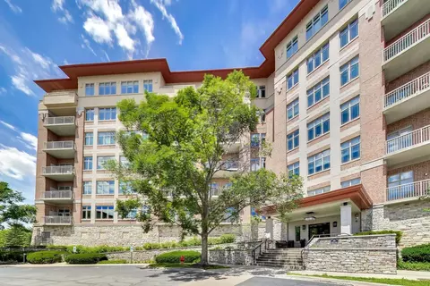 100 Prairie Park Dr #701, Wheeling, IL 60090