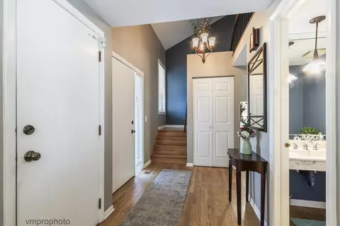 Entry Way - 2634 Smith St, Rolling Meadows, IL 60008 photo 2 of 3