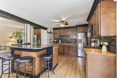 Kitchen - 2634 Smith St, Rolling Meadows, IL 60008 photo 2 of 4