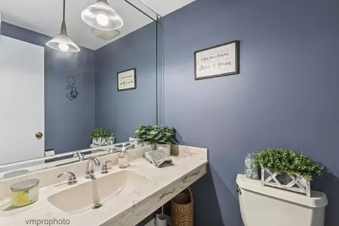 Bath - 2634 Smith St, Rolling Meadows, IL 60008 photo 1 of 4