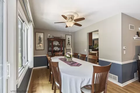 Dining - 2634 Smith St, Rolling Meadows, IL 60008 photo 2 of 3