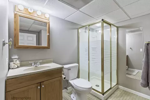 Bath - 2634 Smith St, Rolling Meadows, IL 60008 photo 4 of 4